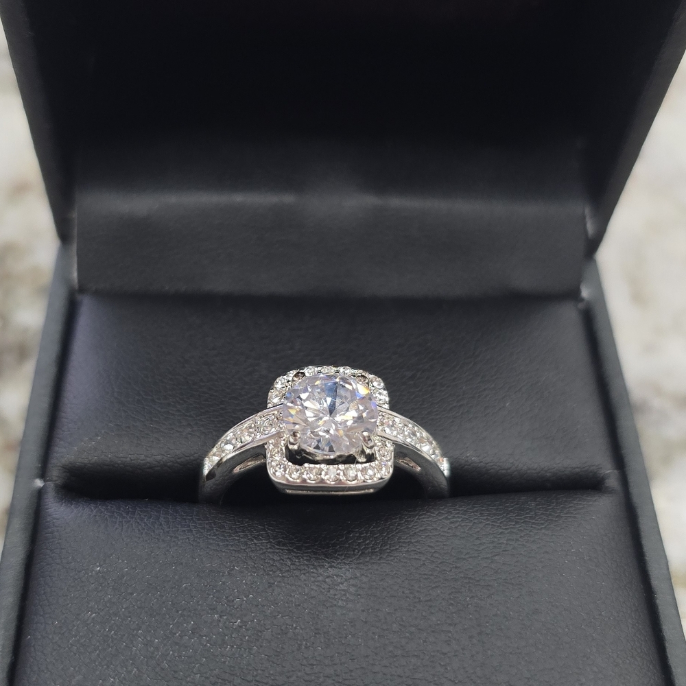 Stunning White Gold Ring with 3 Carat Diamonds